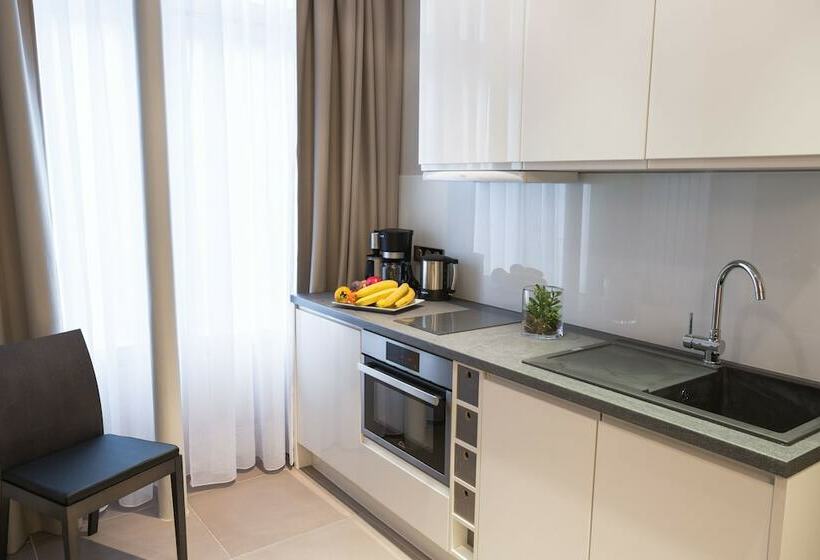 デラックススタジオ, Roi De Sicile Rivoli