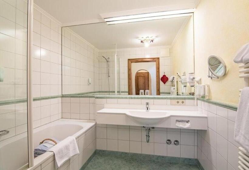 Comfort suite with balcony, Seehotel Jägerwirt