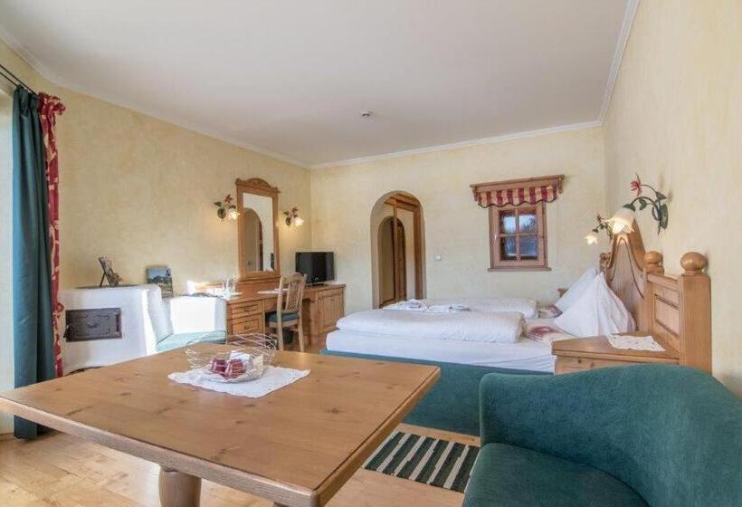 Comfort suite with balcony, Seehotel Jägerwirt