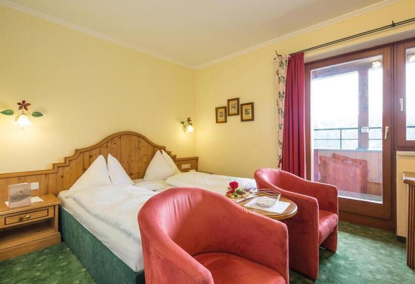 小型套房带阳台, Seehotel Jägerwirt