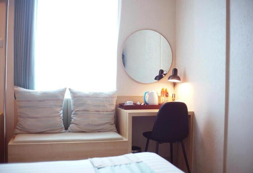 带大床的标准间, Solaris Hotel Malang
