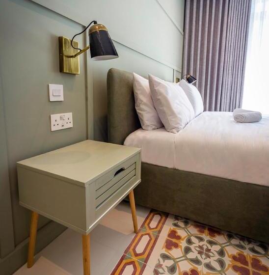 اتاق لوکس با تراس, The Vincent