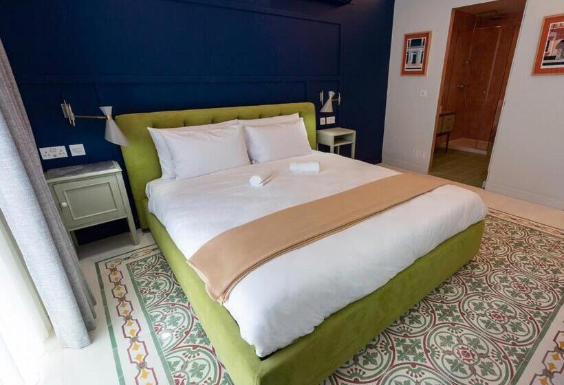 اتاق لوکس با تراس, The Vincent