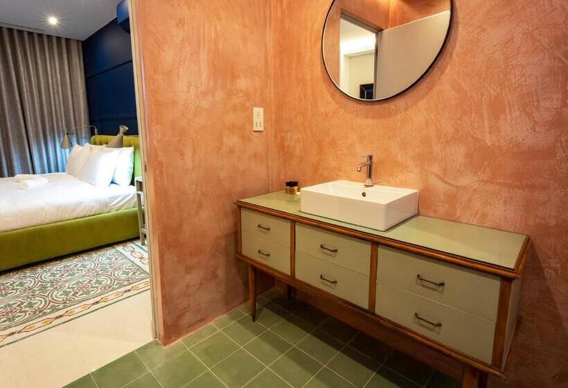 اتاق لوکس با تراس, The Vincent