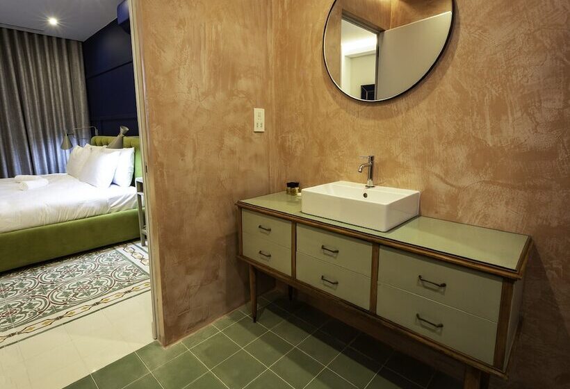 اتاق لوکس با تراس, The Vincent