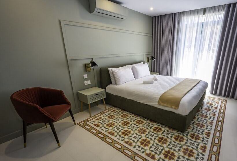 اتاق لوکس با تراس, The Vincent