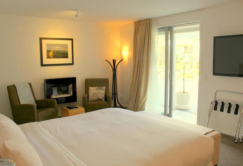 סוויטת אקזקיוטיב, עם מיטת קינג, Franz Josef Oasis