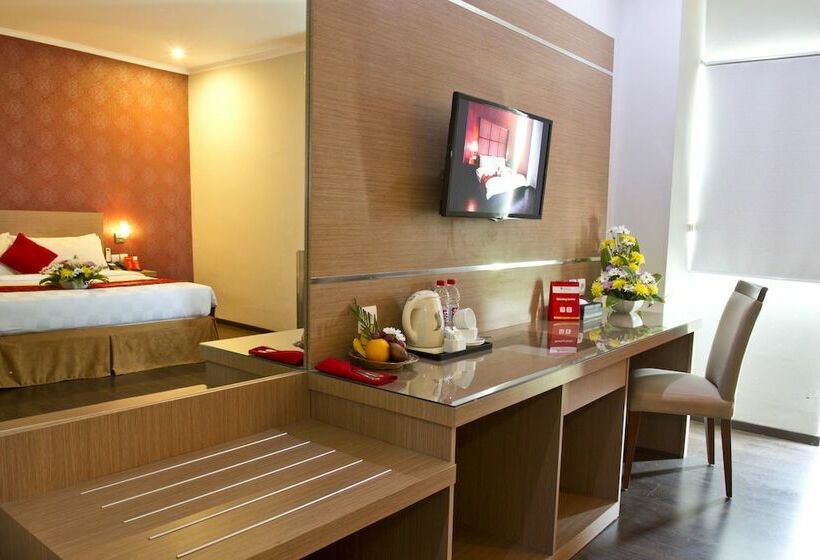 Номер Superior, @hom Premiere Cilacap