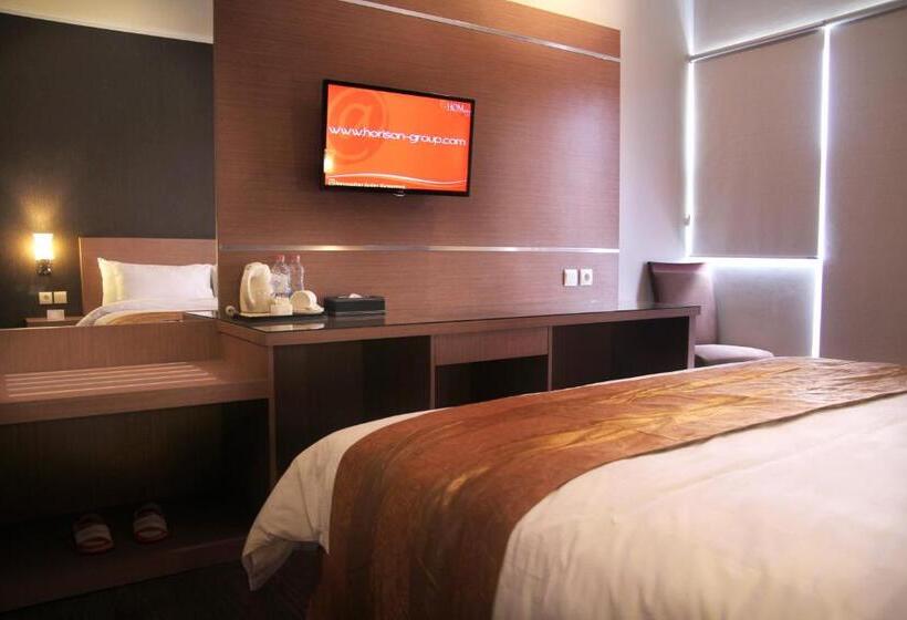 Номер Superior, @hom Premiere Cilacap