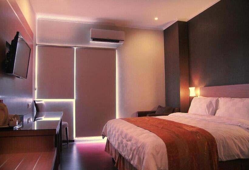 Номер Superior, @hom Premiere Cilacap