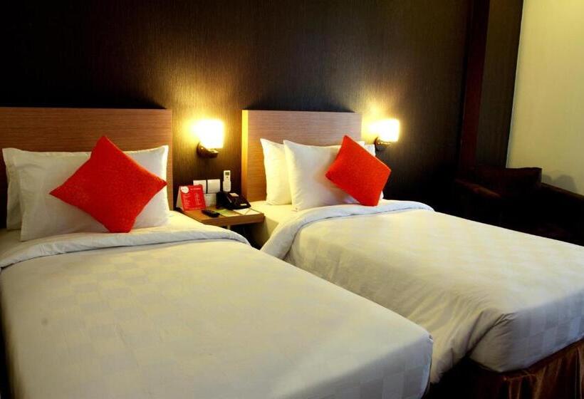 Номер Deluxe, @hom Premiere Cilacap