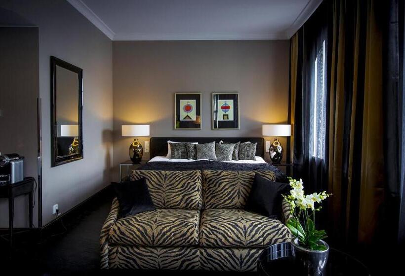 Номер Deluxe, Lilla Roberts