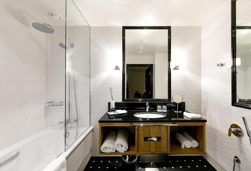 Полулюкс, Lilla Roberts