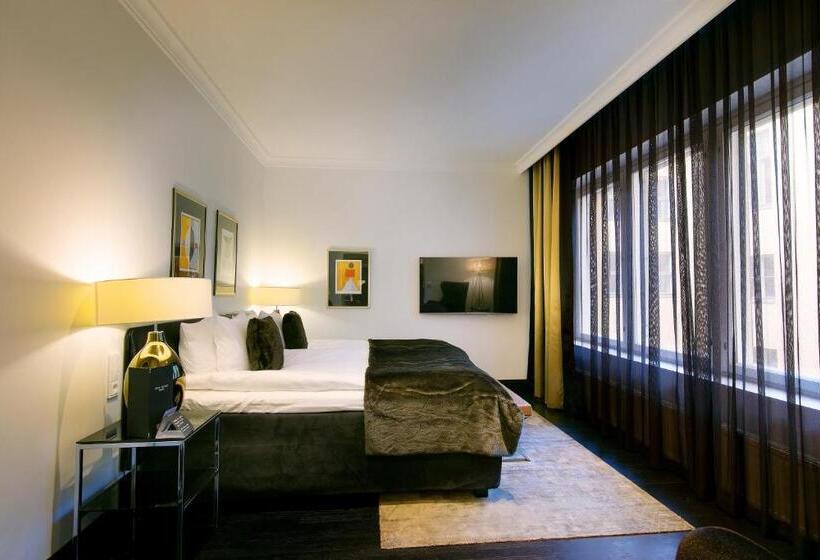 Полулюкс, Lilla Roberts