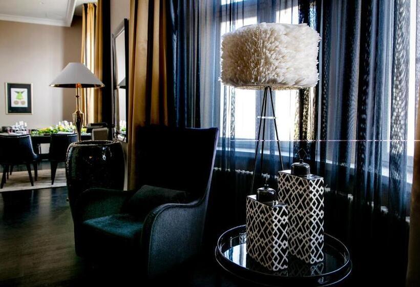 Полулюкс, Lilla Roberts