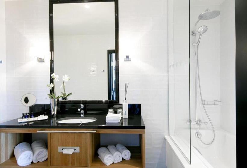 Люкс, Lilla Roberts