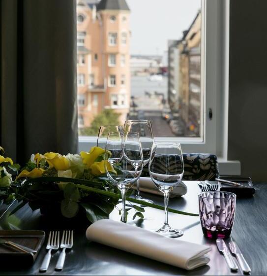 Люкс, Lilla Roberts