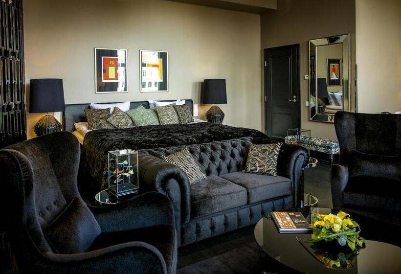 Люкс, Lilla Roberts