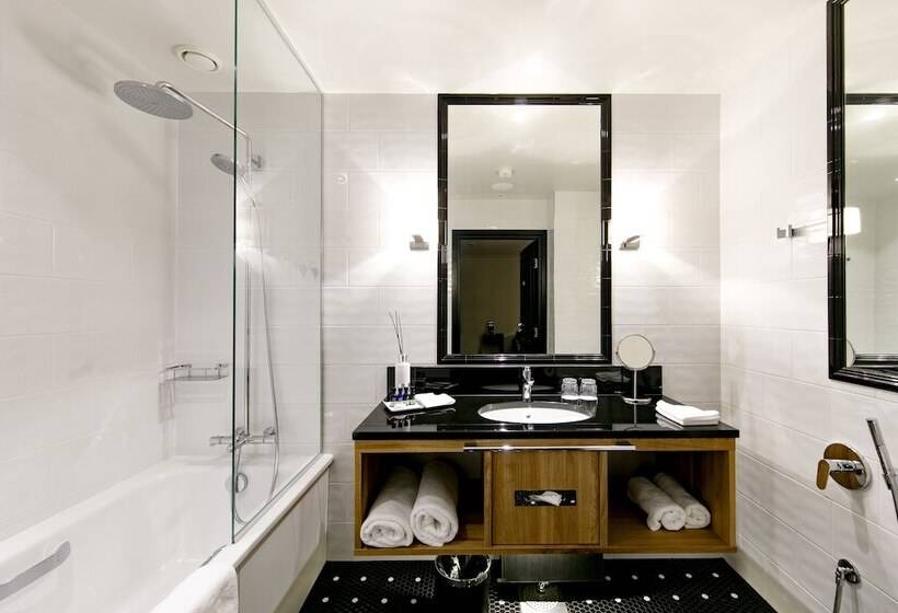 Полулюкс, Lilla Roberts