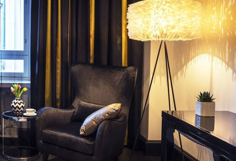 Номер Комфорт, Lilla Roberts