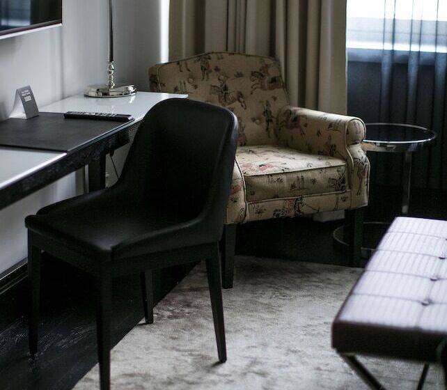 Номер Комфорт, Lilla Roberts