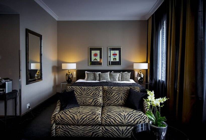 Номер Deluxe, Lilla Roberts