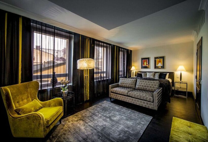 Номер Deluxe, Lilla Roberts