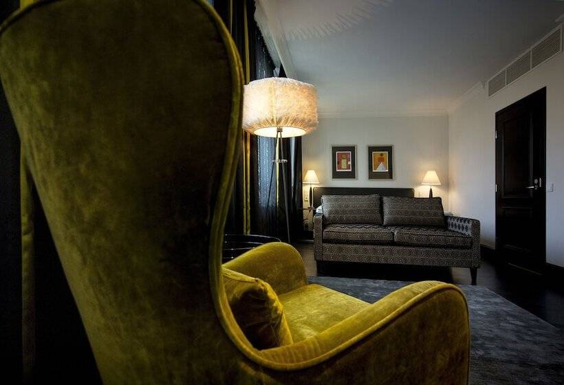 Номер Стандарт, Lilla Roberts