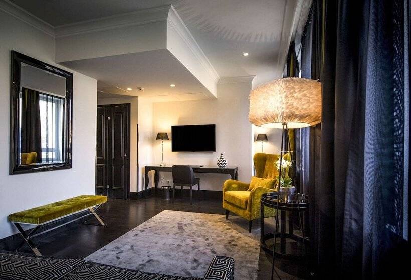 Номер Стандарт, Lilla Roberts