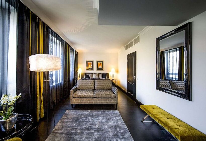 Номер Стандарт, Lilla Roberts