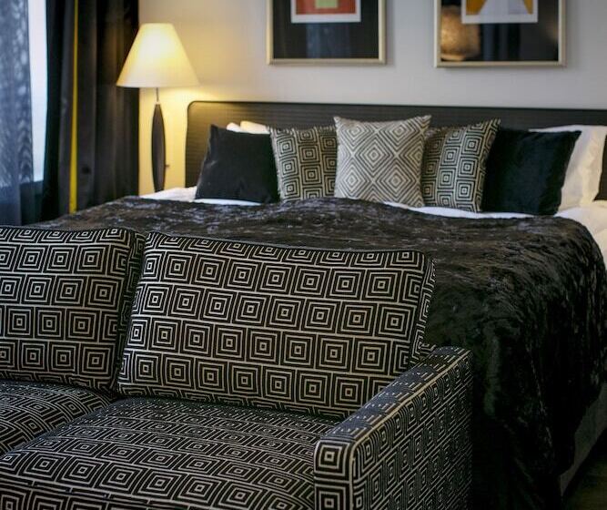 Номер Стандарт, Lilla Roberts