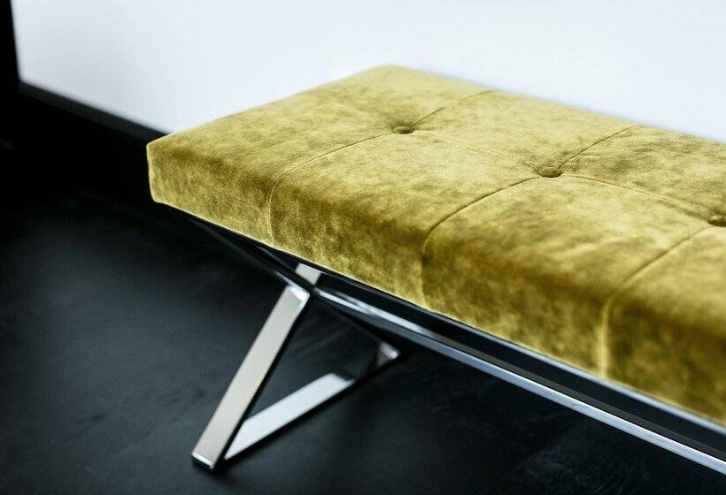 Номер Стандарт, Lilla Roberts