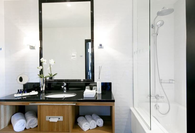 Люкс, Lilla Roberts