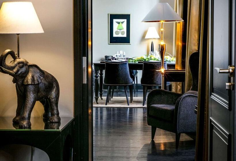 Люкс, Lilla Roberts