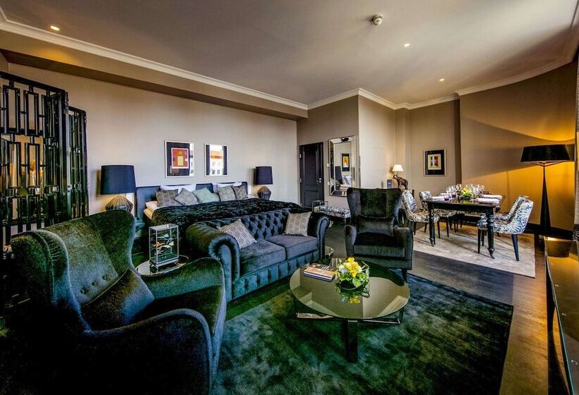 Люкс, Lilla Roberts