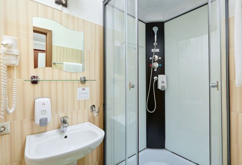 Номер Стандарт Двуспальная Кровать с Видом, Mirros Hotel Moscow Kremlin