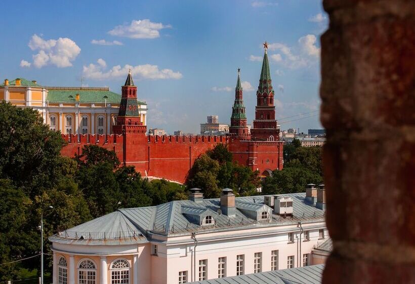 Номер Стандарт Двуспальная Кровать с Видом, Mirros Hotel Moscow Kremlin