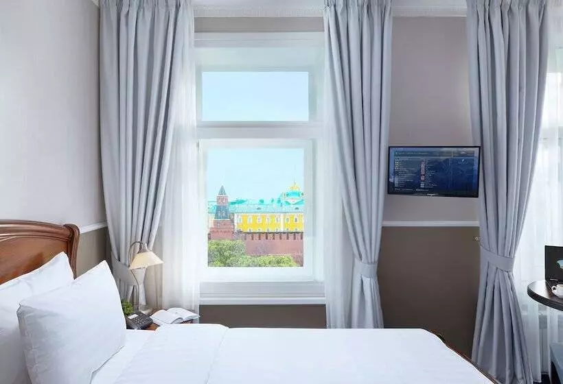 اتاق استاندارد با تخت دوبل و چشم‌انداز, Mirros Hotel Moscow Kremlin