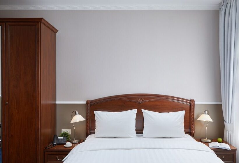 Номер Стандарт Двуспальная Кровать с Видом, Mirros Hotel Moscow Kremlin