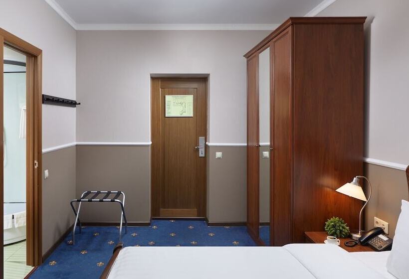 Номер Стандарт Двуспальная Кровать с Видом, Mirros Hotel Moscow Kremlin