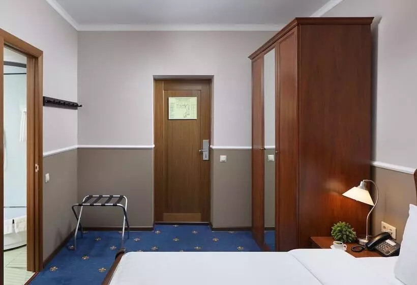 اتاق استاندارد با تخت دوبل و چشم‌انداز, Mirros Hotel Moscow Kremlin