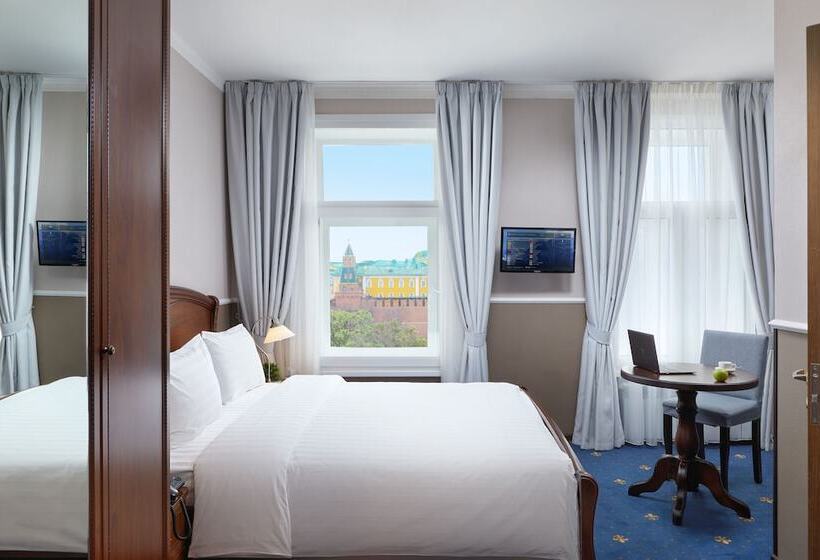Номер Стандарт Двуспальная Кровать с Видом, Mirros Hotel Moscow Kremlin