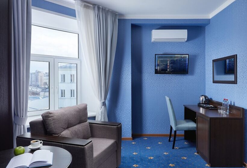 Номер Superior с Видом, Mirros Hotel Moscow Kremlin