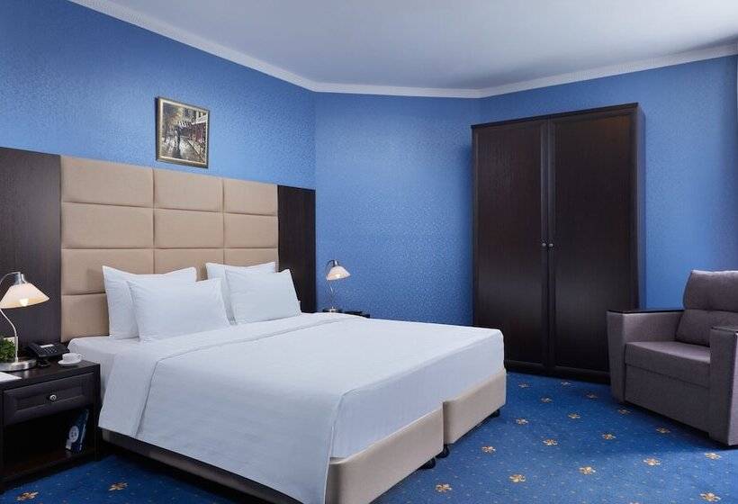 Номер Superior с Видом, Mirros Hotel Moscow Kremlin