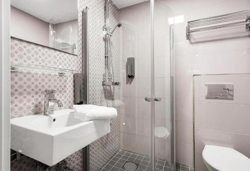 غرفة عائلية, Point