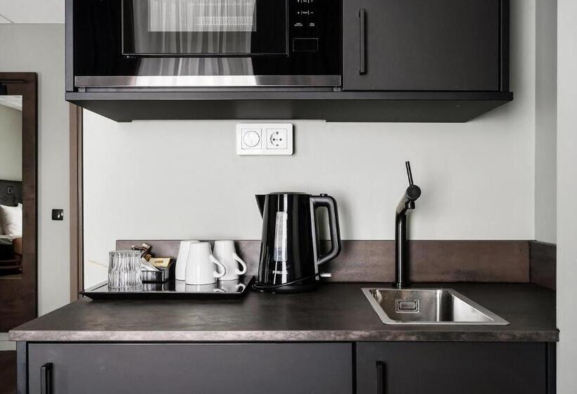 غرفة عائلية, Point