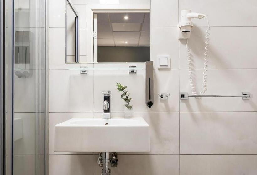 غرفة عائلية, Point