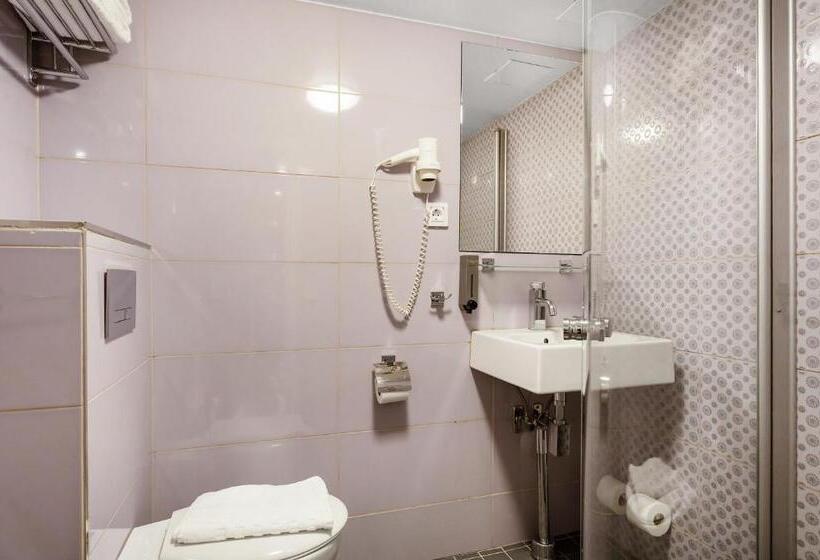 غرفة عائلية, Point