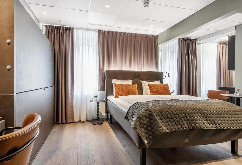 غرفة عائلية, Point