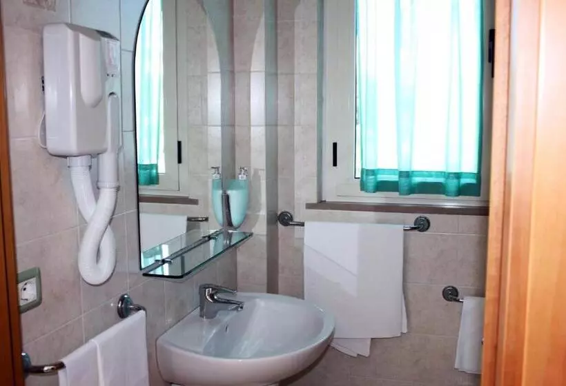 اتاق لوکس با بالکن و چشم‌انداز دریا, San Remo   All Inclusive   Fronte Mare   Spiaggia Privata